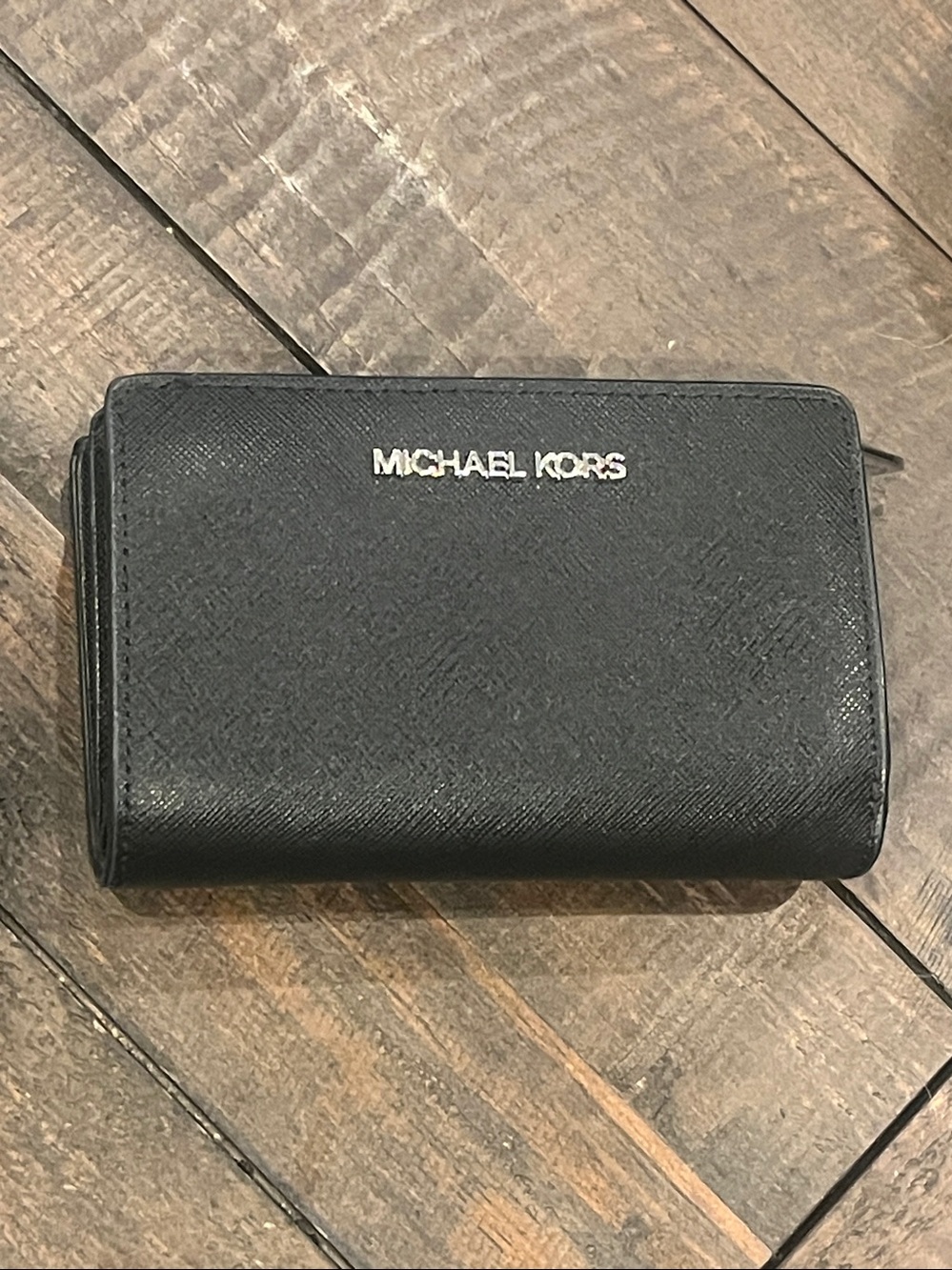 Michael Kors Saffiano Leather Medium Bifold Wallet - Picture 5 of 16
